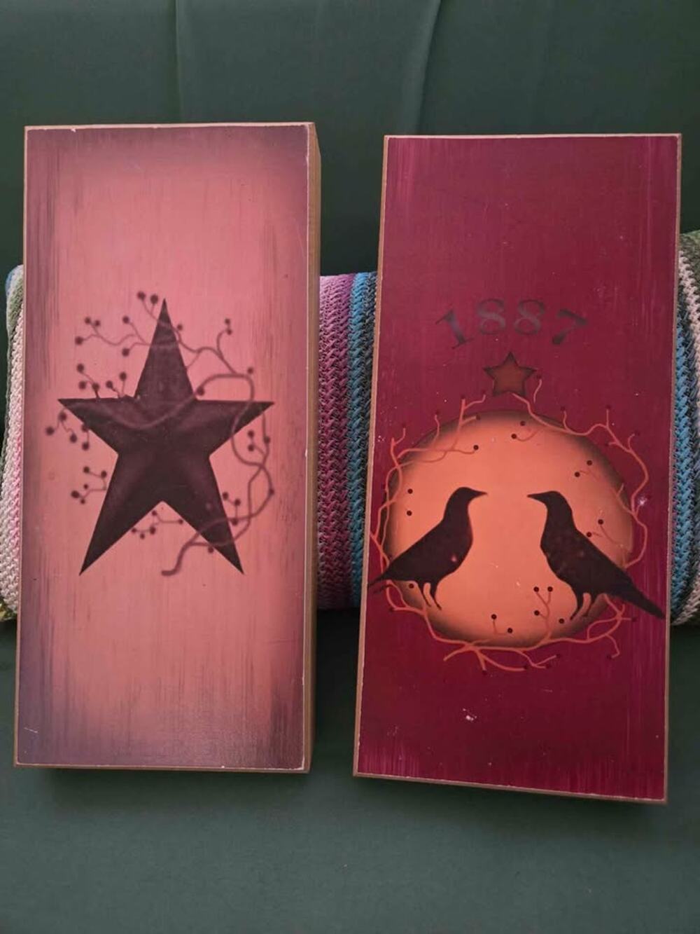 Henton International Ltd Primitive Star and Crows Wooden Wall Plaques - Set of 2